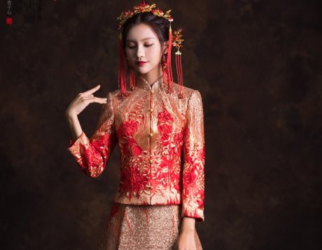 古典新娘結(jié)婚禮服，喜悅花朵中式禮服