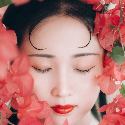 嬌艷紅花女生頭像，唯美古風(fēng)真人頭像