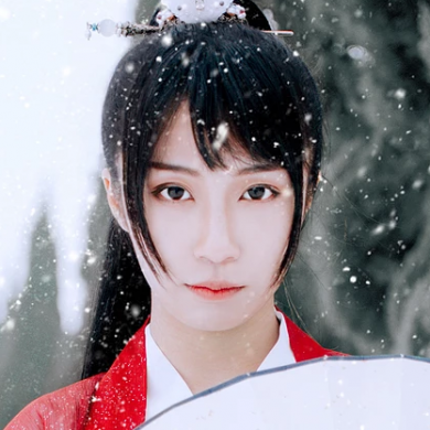 初雪紅衣俠客女生頭像，唯美古風真人頭像