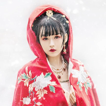 雪花飛舞紅衣女生頭像，唯美古風(fēng)真人頭像