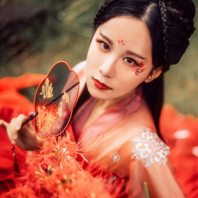 妖艷彼岸花紅衣女子頭像，唯美古風(fēng)真人頭像